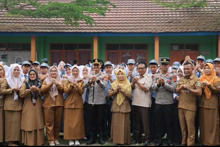 Kapolres Lubuk Linggau Turun ke Sekolah, Tanamkan Disiplin dan Cegah Kenakalan Remaja Lewat POLIDIK