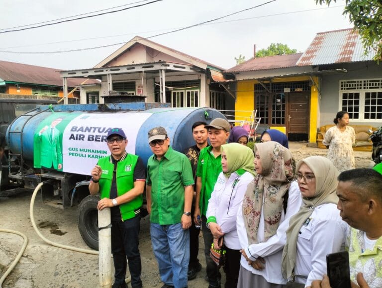 PKB Hadir untuk Rakyat, Gus Salim dan SN Putra Sohe Salurkan Bantuan Air Bersih serta Masker di Lubuk Linggau