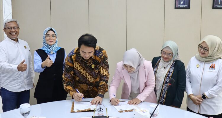 PT Azwari Berlian Traaz dan IKAPTRI Tandatangani MoU, Dorong Sinergi Pembangunan Ekosistem Pariwisata Ramah Muslim PT Azwari Berlian Traaz dan IKAPTRI Tandatangani MoU, Dorong Sinergi Pembangunan Ekosistem Pariwisata Ramah Muslim