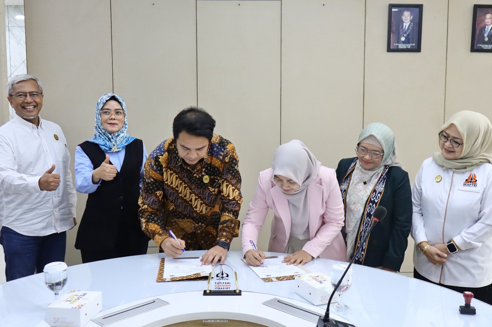 PT Azwari Berlian Traaz dan IKAPTRI Tandatangani MoU, Dorong Sinergi Pembangunan Ekosistem Pariwisata Ramah Muslim