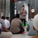 Pererat Kedekatan dengan Masyarakat, Kapolres dan Wakapolres Pelabuhan Tanjung Priok Gelar Jumat Keliling di Muara Angke