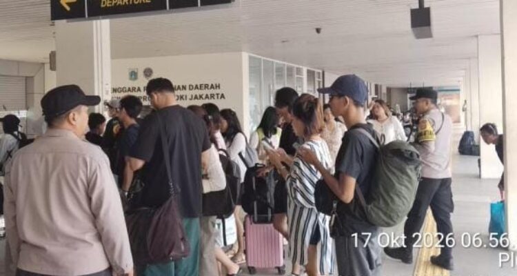 Polsek Kawasan Sunda Kelapa Laksanakan Pengamanan dan Pelayanan Wisatawan di Dermaga Kali Adem Menuju Kepulauan Seribu Polsek Kawasan Sunda Kelapa Laksanakan Pengamanan dan Pelayanan Wisatawan di Dermaga Kali Adem Menuju Kepulauan Seribu